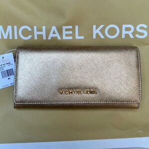 NWT Michael Kors Leather Jetset Travel Carryall Wallet